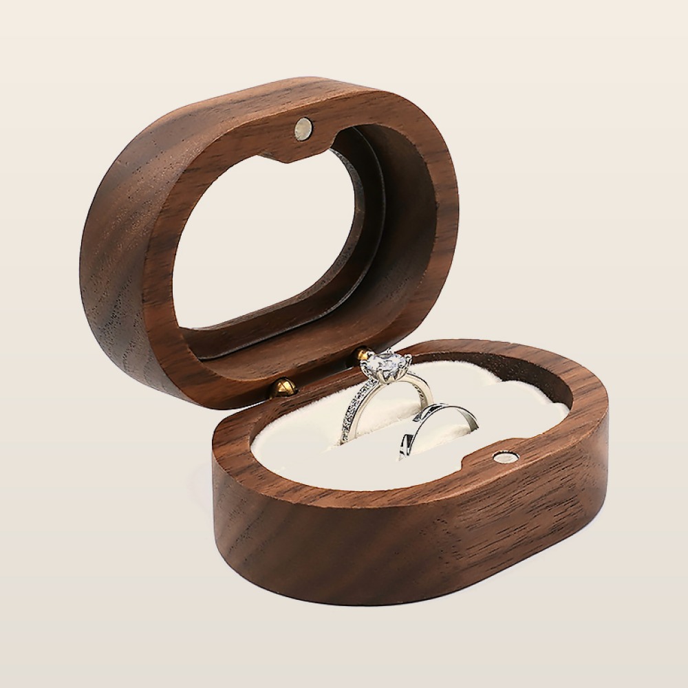 RB512  Oval Window Ring Box, Engraved Lid