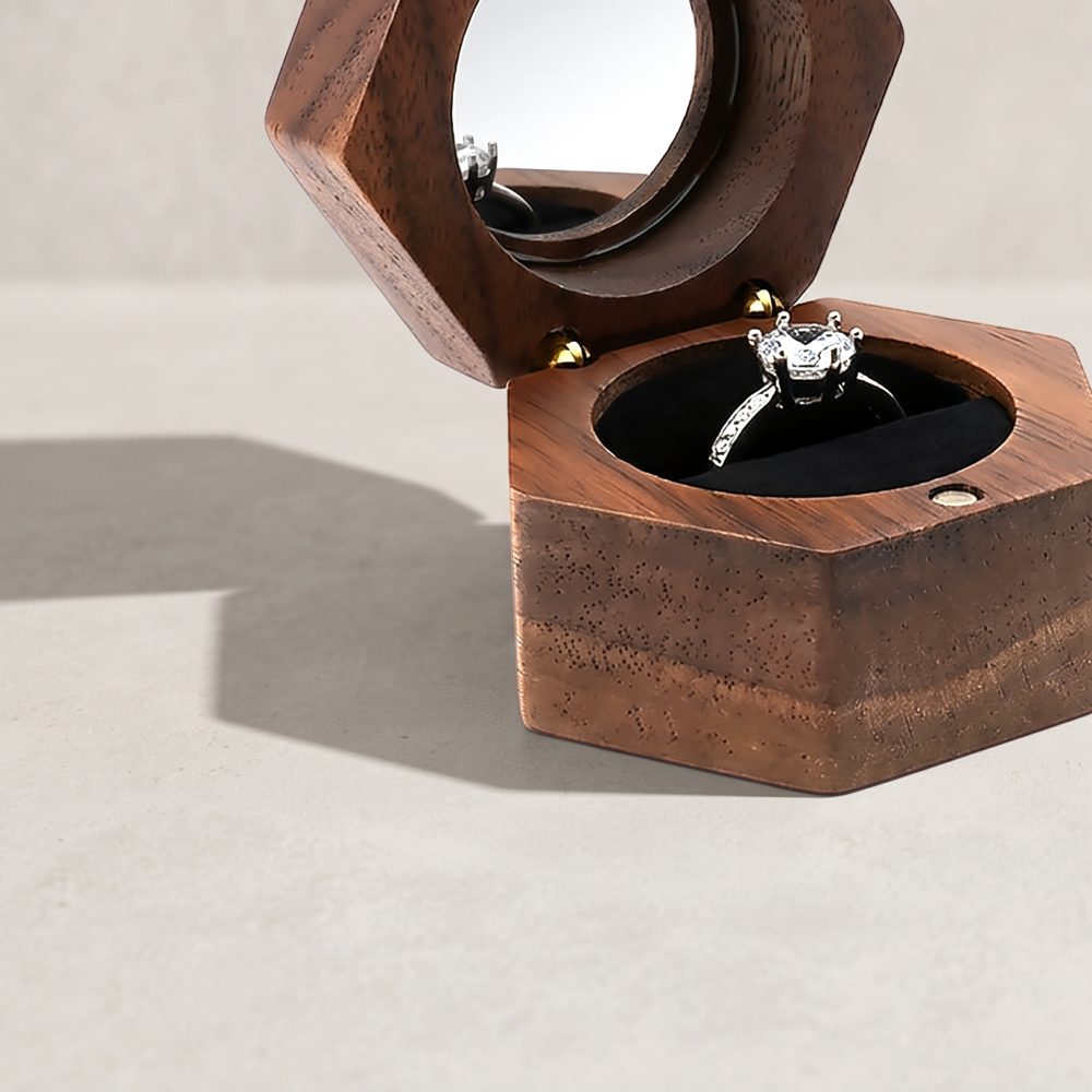 RB514 RB514  Hexagon Ring Box, Round Window Lid — colour C3