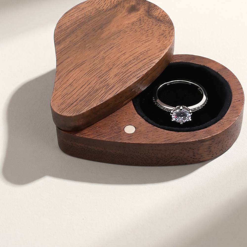 RB525 RB525  Heart Ring Box, Swivel Lid, Slim — colour C1