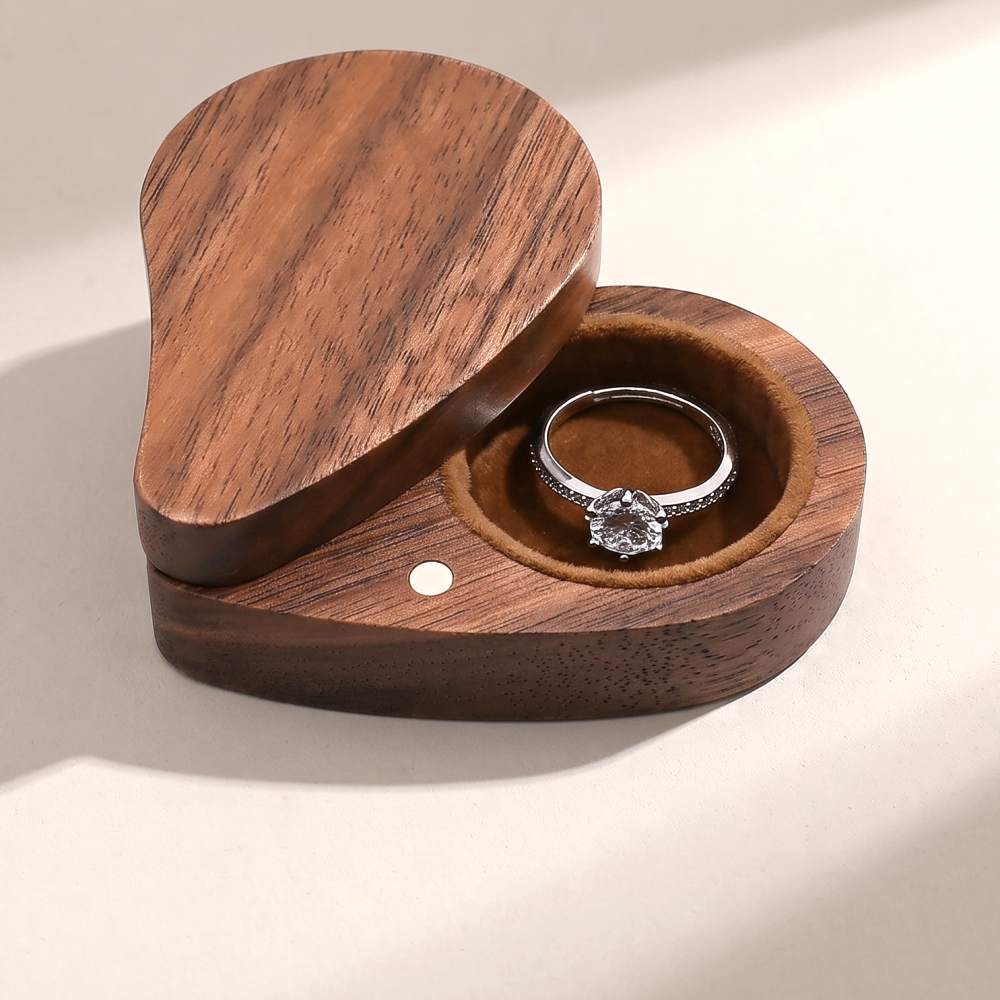RB525 RB525  Heart Ring Box, Swivel Lid, Slim — colour C2