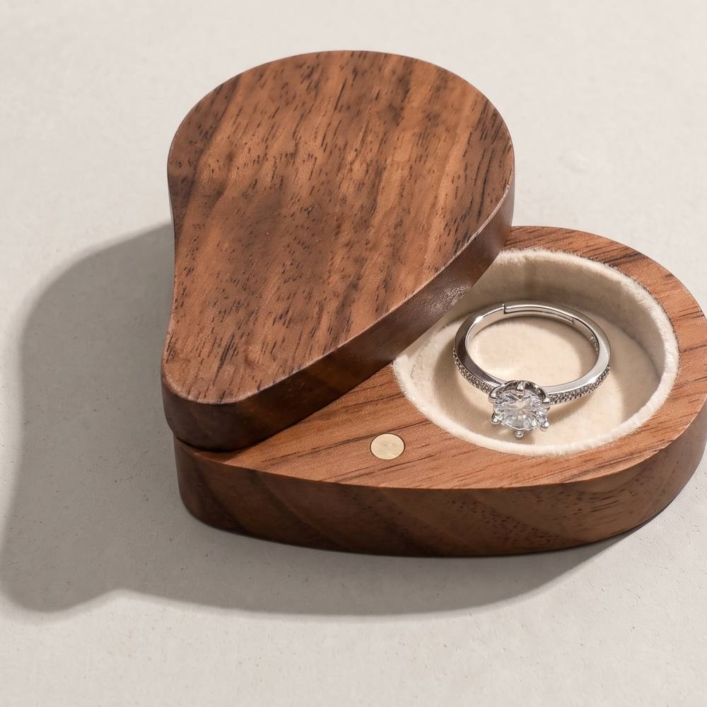 RB525 RB525  Heart Ring Box, Swivel Lid, Slim — colour C3