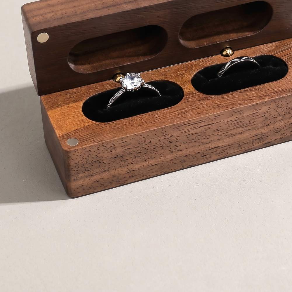RB526 RB526  Double-Slot Ring Box, Long Body, Red Velvet — colour C3