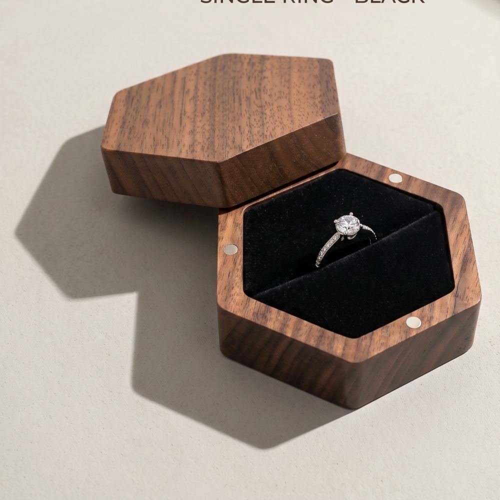 RB527 RB527  Hexagon Ring Box, Lift-Off Lid — colour C1