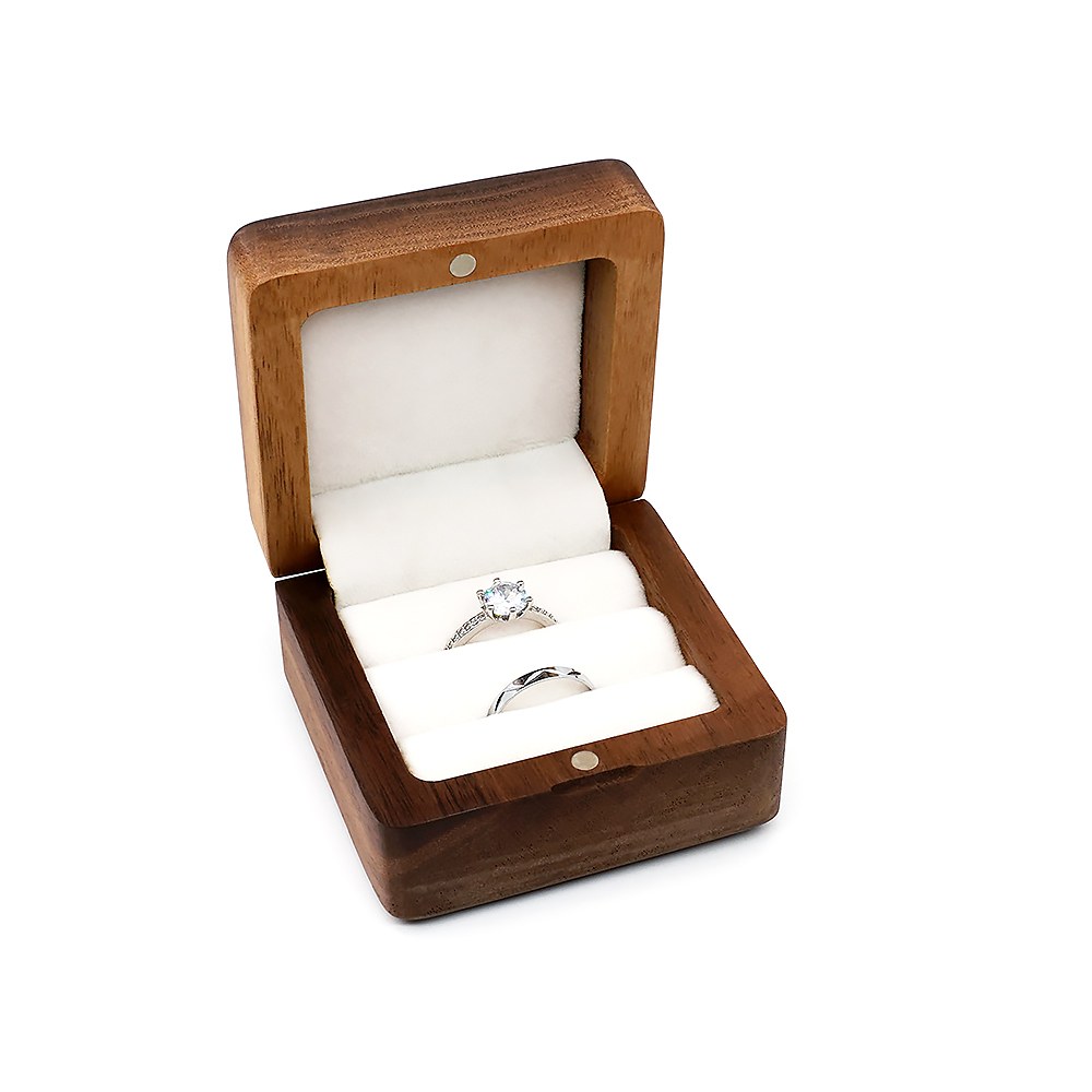RB534 RB534  Square Ring Box, Solid Lid, Cream Interior — view 3