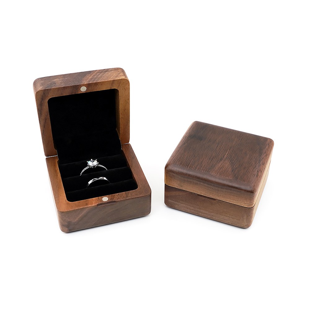 RB534 RB534  Square Ring Box, Solid Lid, Cream Interior — view 5