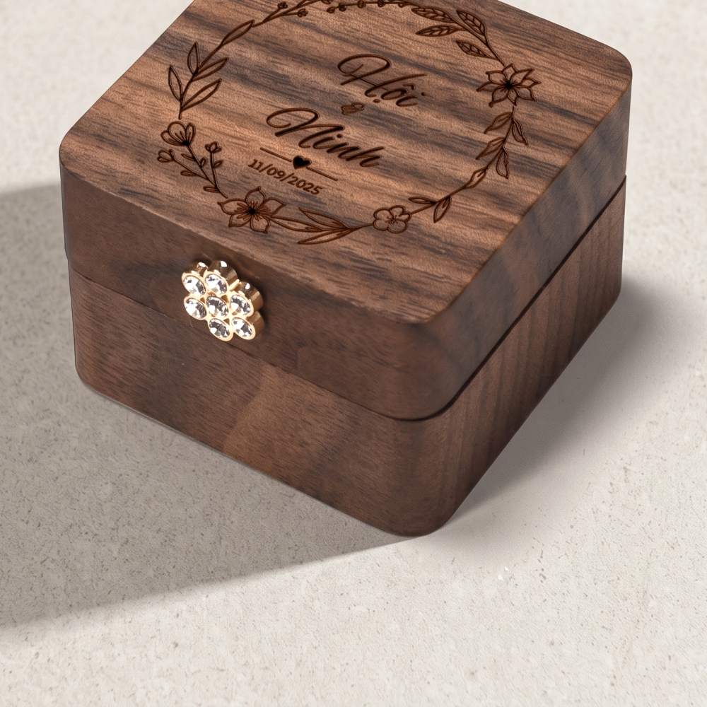 RB563 RB563  Square Ring Box, Engraved Floral Lid — colour C1