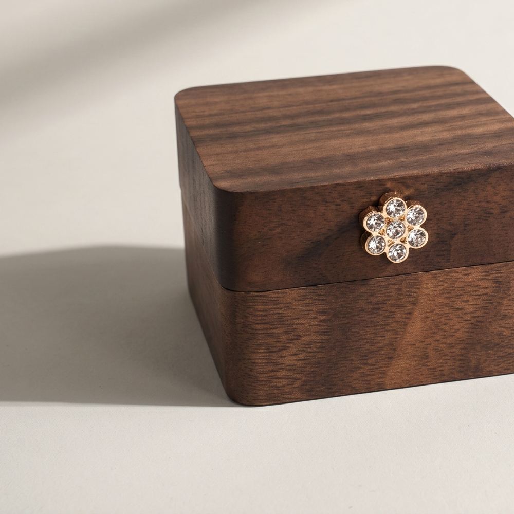 RB563 RB563  Square Ring Box, Engraved Floral Lid — colour C2