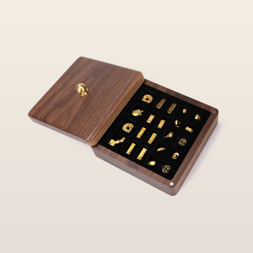 RB568  Gold Jewellery Display Box, 103mm